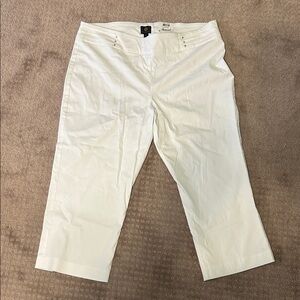 JM Collection Bright White Rivet Capri